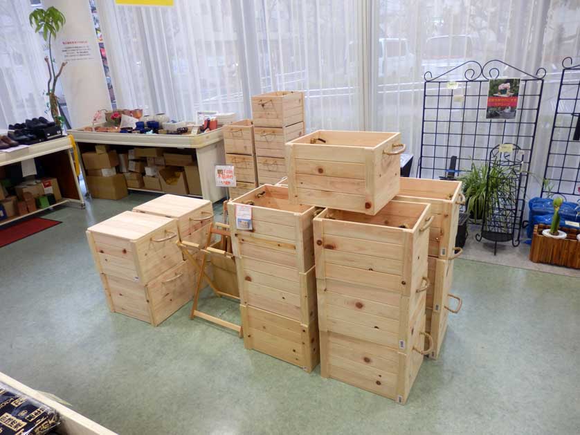 These wooden boxes are produced at Matsuyama and Abashiri prisons.